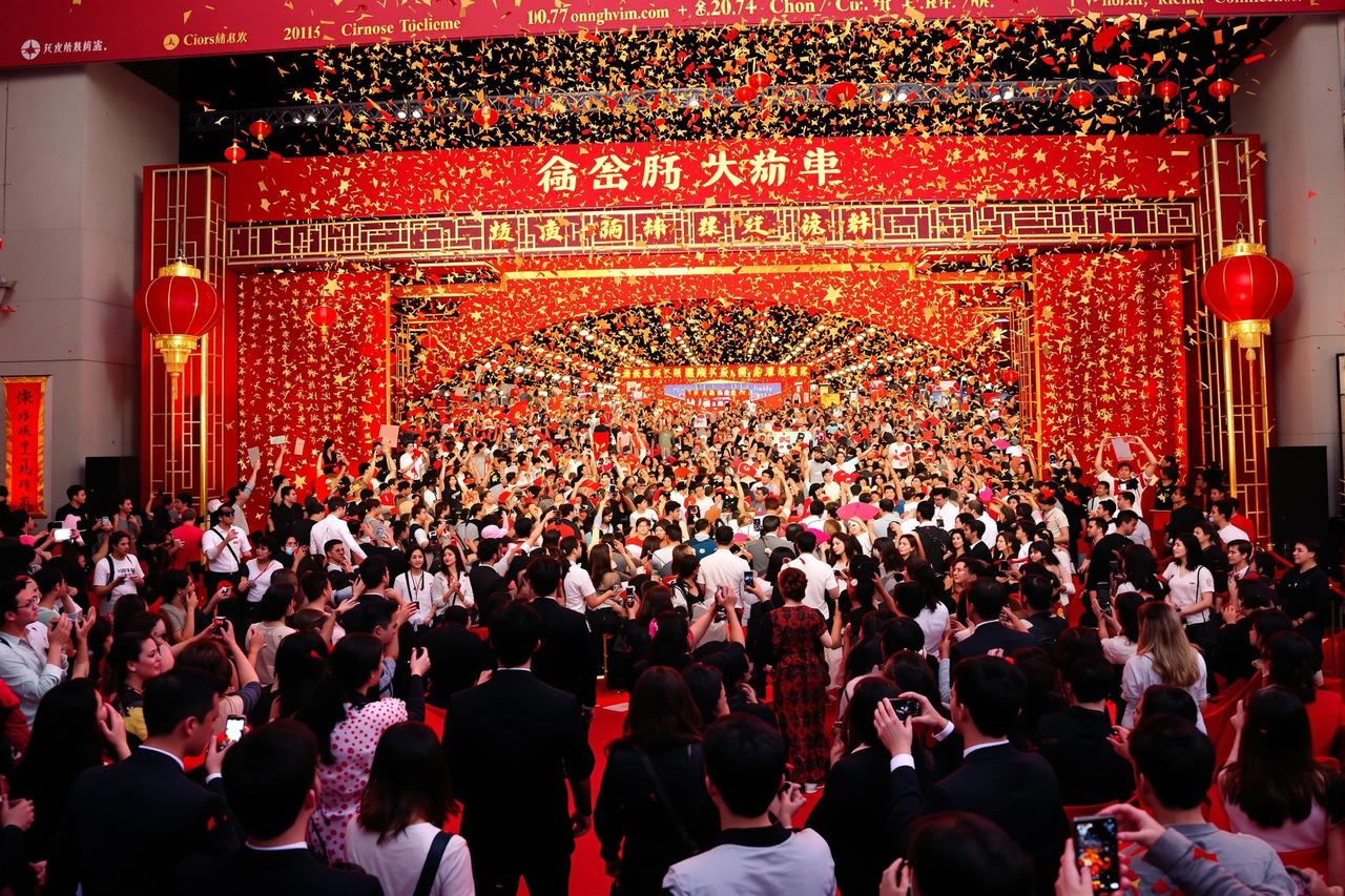 三级片免费《星辰大海》票房突破30亿，创华语科幻新纪录